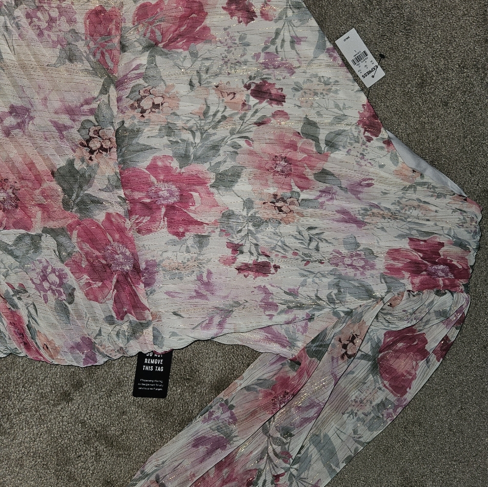 Express Brand. floral romper. Nwt